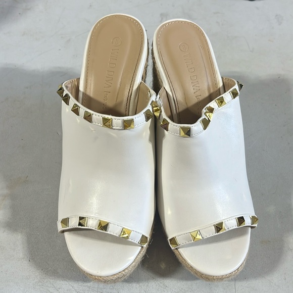 Wild diva, size 8, white and gold jewelry - Picture 1 of 3